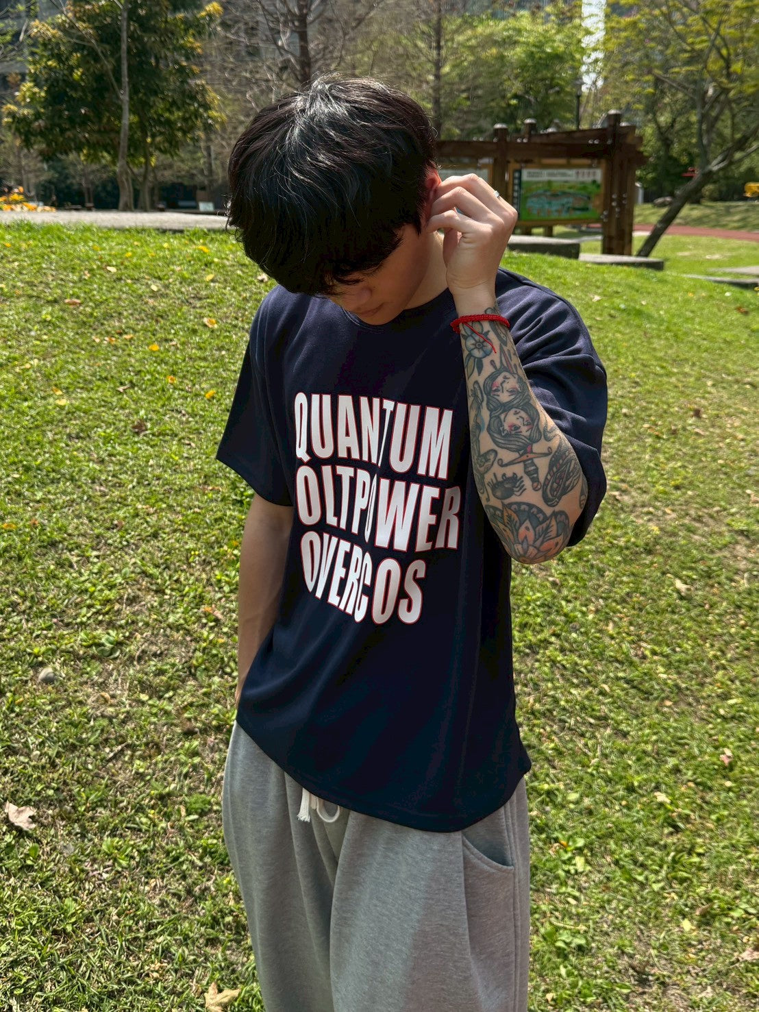 現貨 BOXY QUA字母短寬上衣