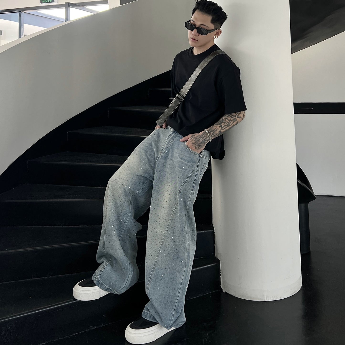 滿鑽工藝彎刀牛仔褲 (晝夜雙影)