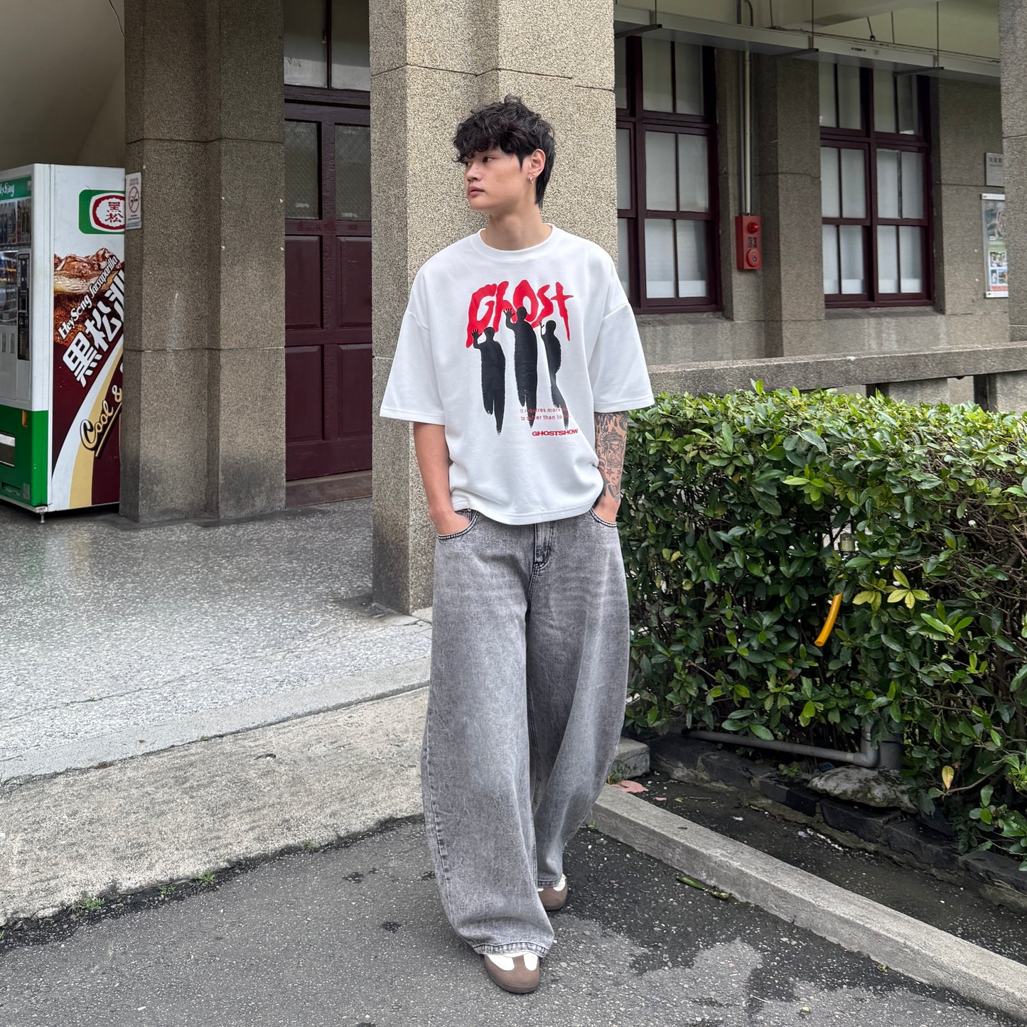 復古歌德刺繡刷舊牛仔彎刀褲 (高密度刺繡)