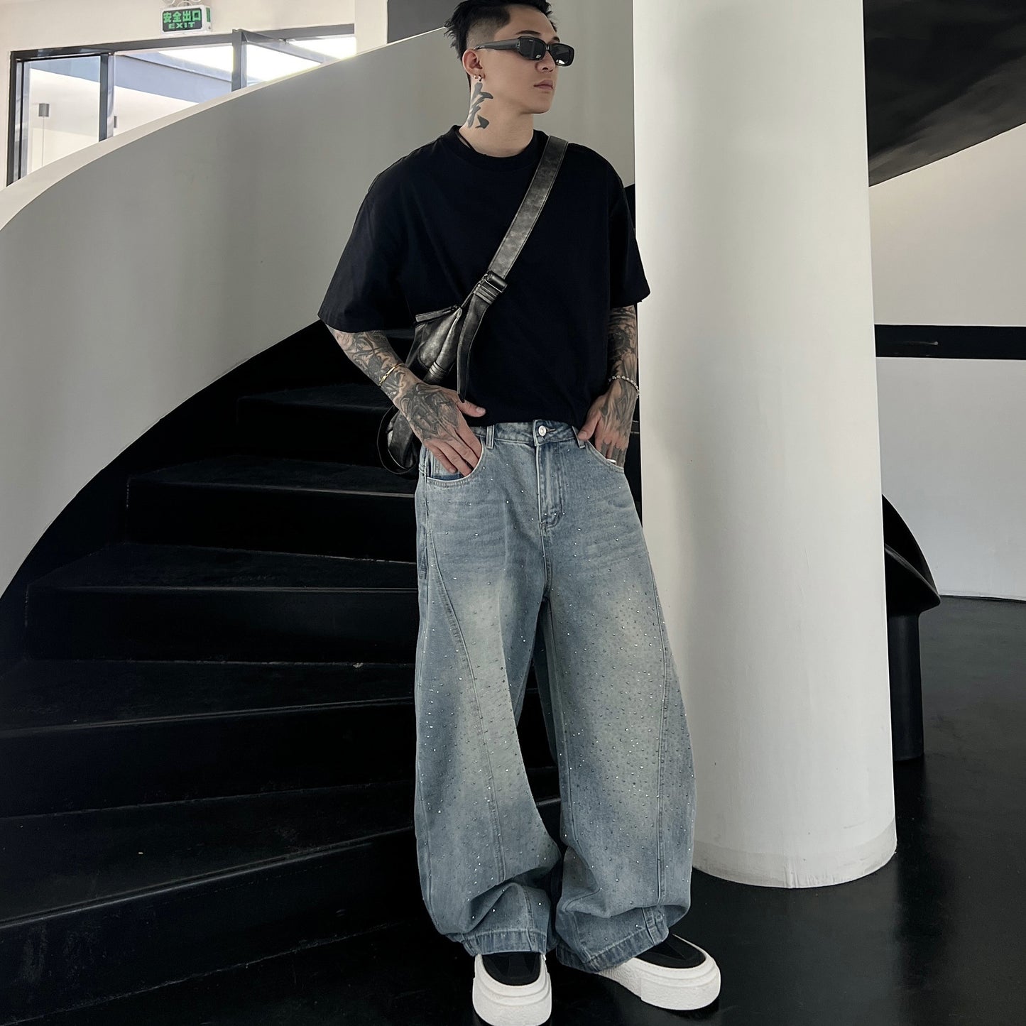 滿鑽工藝彎刀牛仔褲 (晝夜雙影)